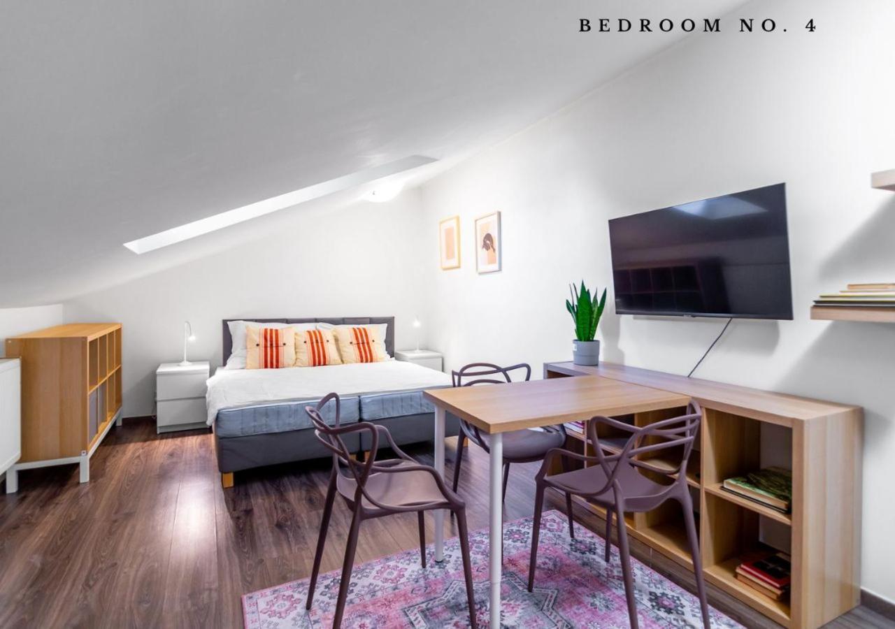 The Bookhouse, 5-Bedroom Residence By Prague Castle Kültér fotó
